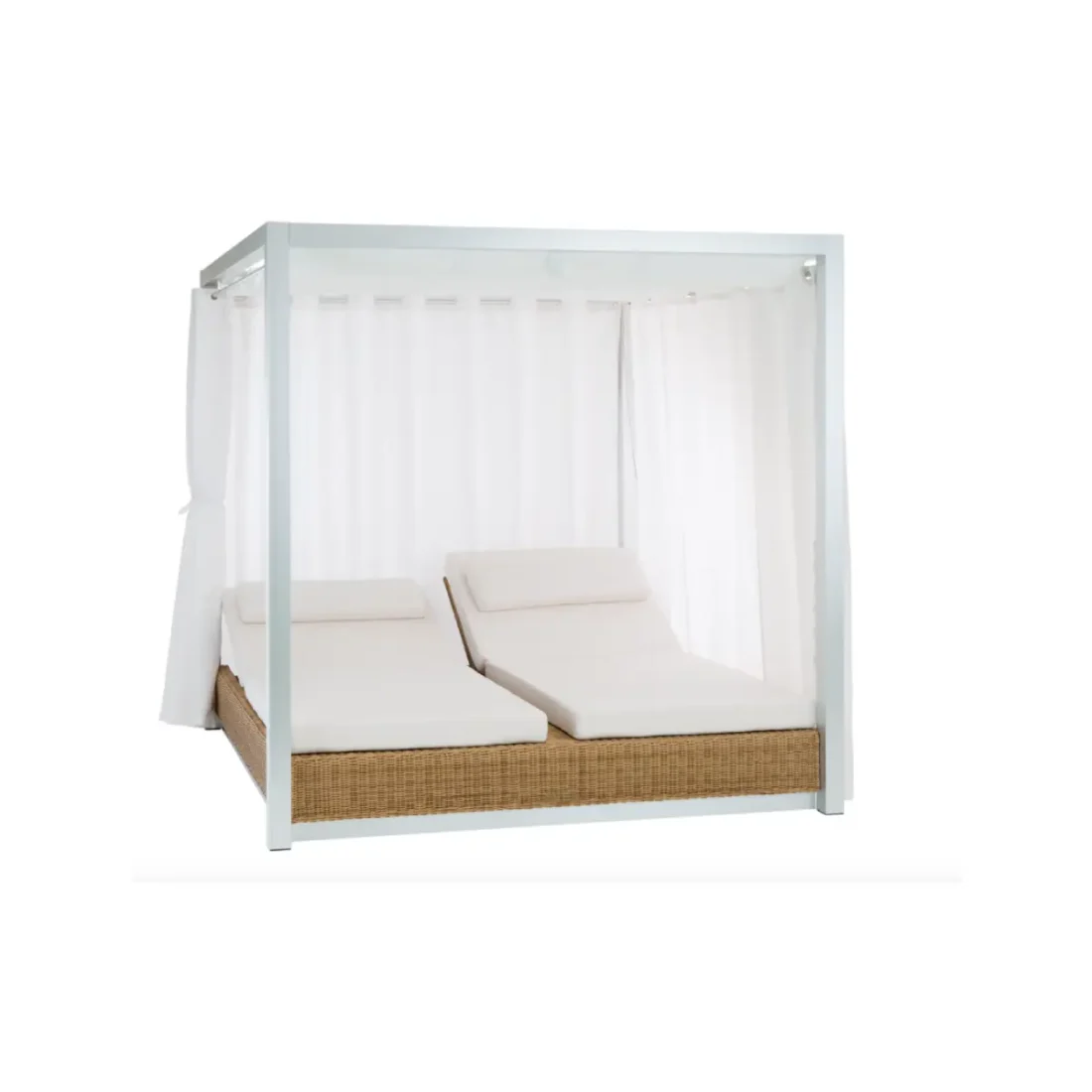 Sommerset-Day-bed-with-curtains