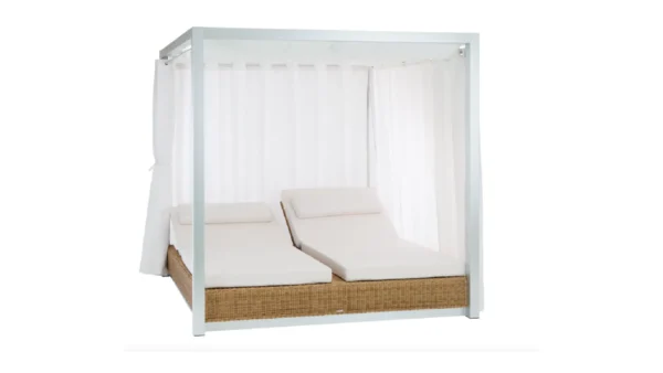 Sommerset Day bed with curtains