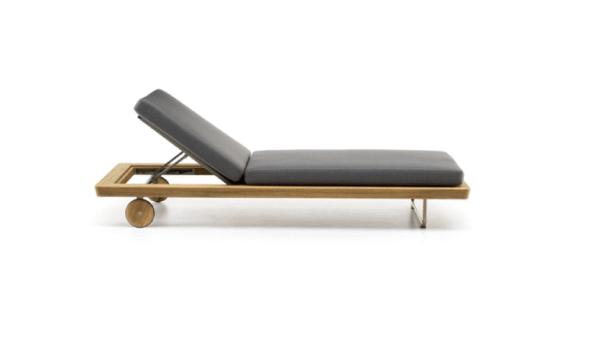 Harrow Sunlounger With Wheel