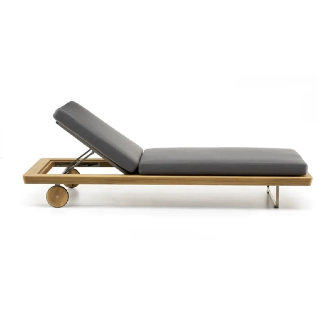 Harrow Sunlounger With Wheel